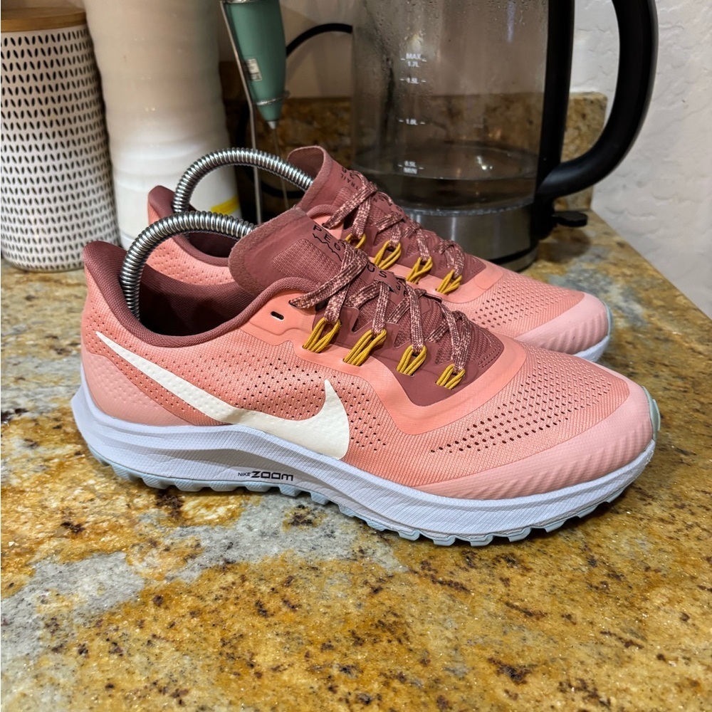 Nike trail Pegasus 36 size 8